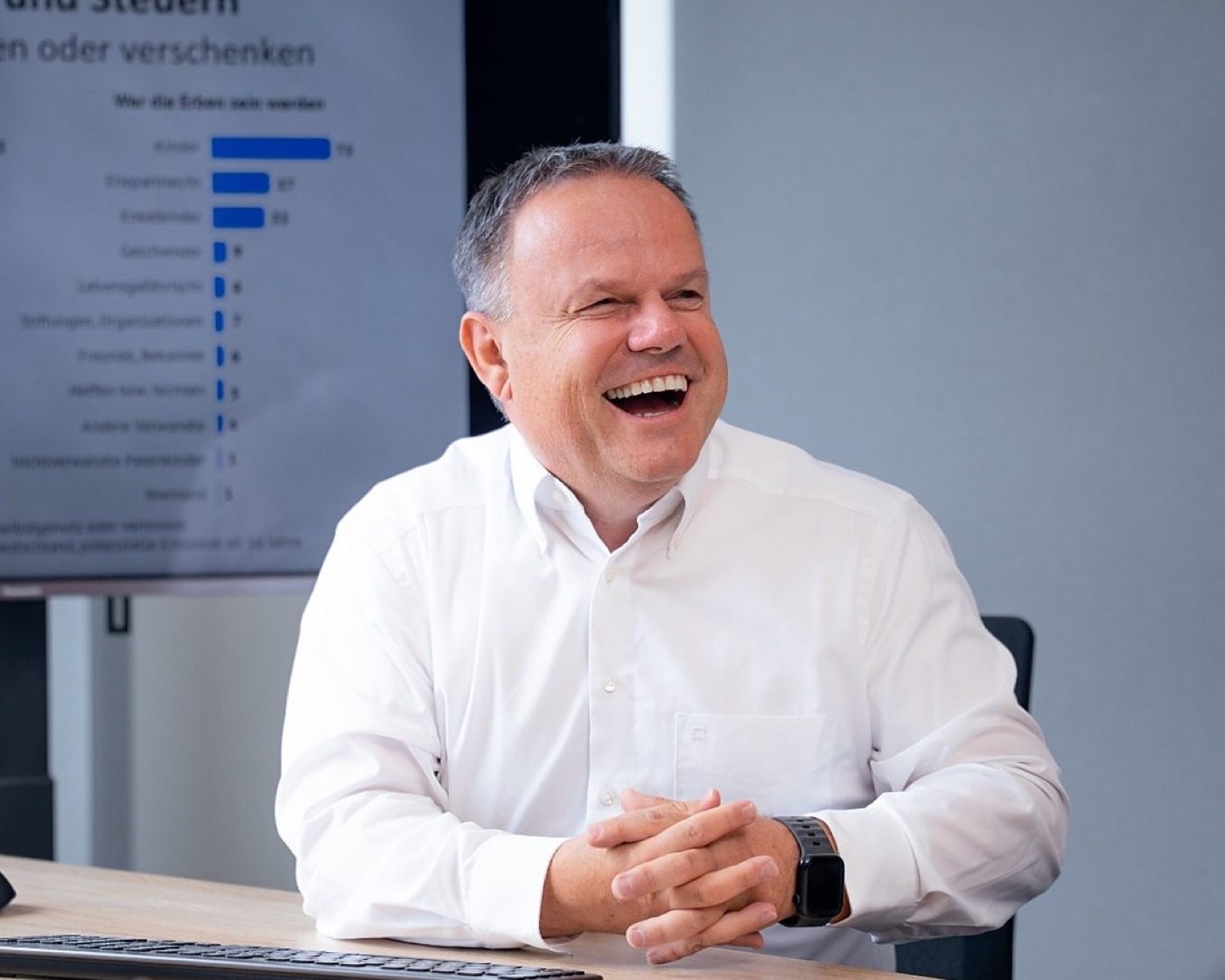 Mitarbeiter der Kanzlei im Gespräch